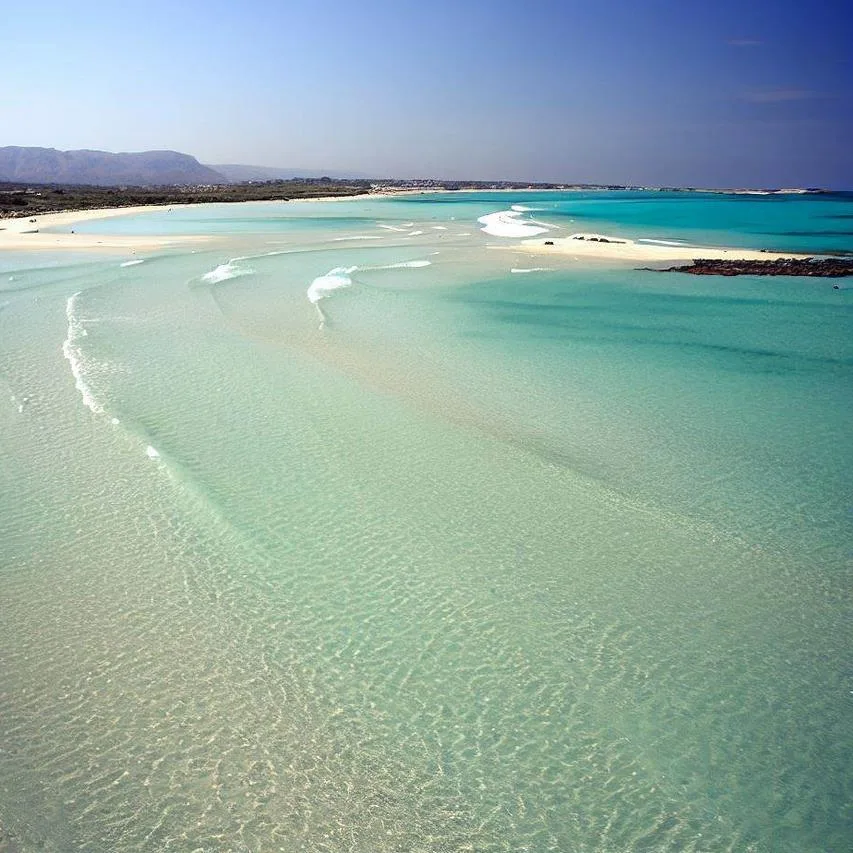 Elafonisi: the enchanting pink sand beach