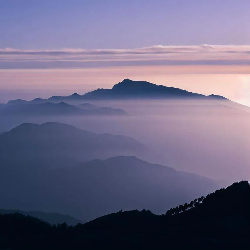 Pico de las nieves: majestic beauty amidst the skies